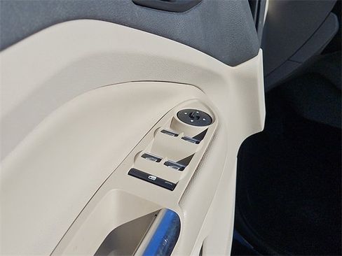 Used 2017 Ford Escape Titanium image 19