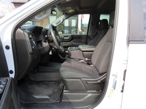 Used 2022 Chevrolet Silverado 2500 Custom w/ Custom Value Package image 16