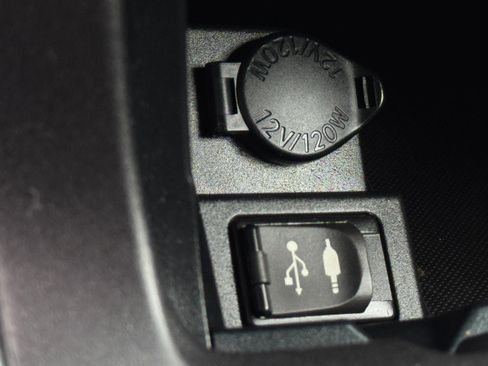 Used 2017 Toyota Camry SE image 17