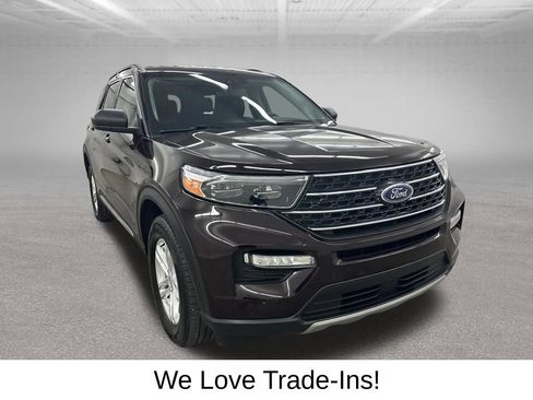 Used 2023 Ford Explorer XLT w/ Equipment Group 202A AWD/4WD image 3