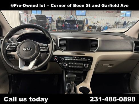 Used 2022 Kia Sportage EX w/ EX Technology Package image 17