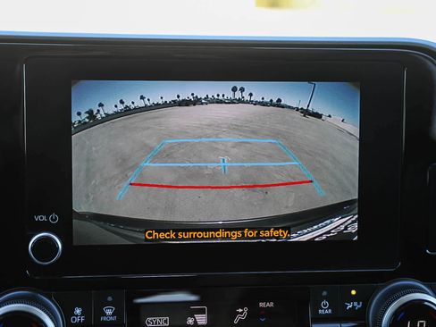 Used 2023 Toyota Highlander XLE image 24