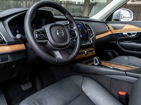 Used 2024 Volvo XC90 B6 Plus image 7