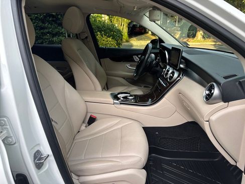 Used 2017 Mercedes-Benz GLC 300 4MATIC w/ Premium 2 Package image 28