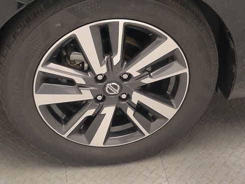 Used 2021 Nissan Versa SV FWD image 31