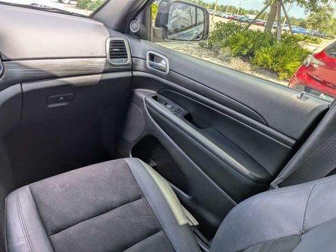 Used 2020 Jeep Grand Cherokee Altitude RWD image 21