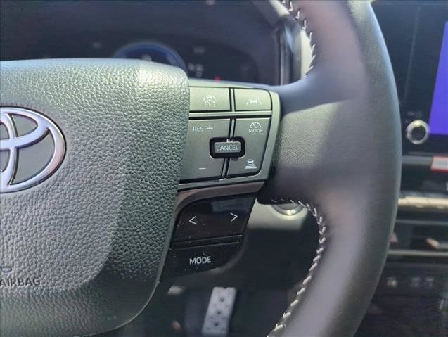 Used 2026 Toyota Camry SE FWD image 18