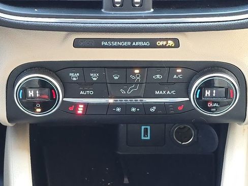 Used 2020 Ford Escape Titanium image 39