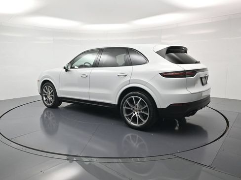 Certified 2023 Porsche Cayenne Platinum Edition AWD/4WD image 3