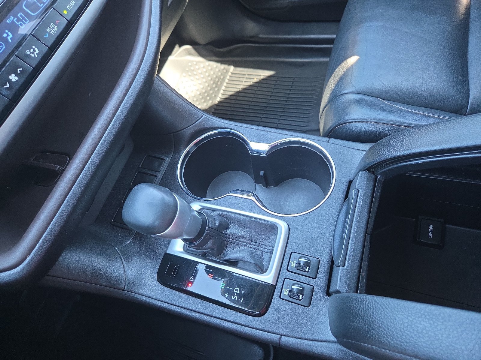 Used 2018 Toyota Highlander XLE FWD image 25