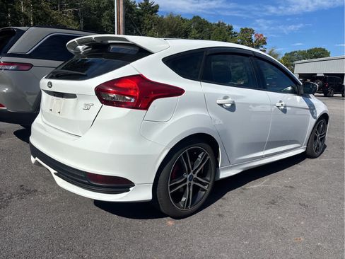 Used 2018 Ford Focus ST FWD image 2