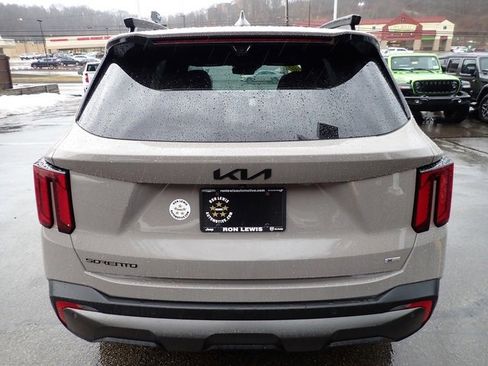 Used 2025 Kia Sorento SX Prestige w/ Olive Brown Leather Package image 4