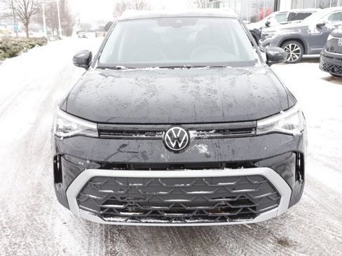 Used 2025 Volkswagen Taos SE w/ Panoramic Sunroof Package image 9