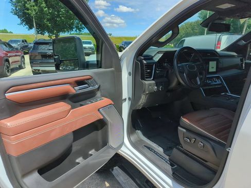 Used 2025 GMC Sierra 2500 Denali Ultimate AWD/4WD image 6