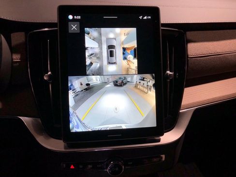 New 2026 Volvo XC90 B6 Plus w/ Protection Package Premier image 23