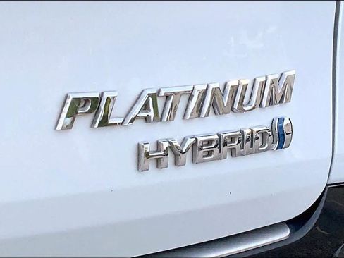 Used 2023 Toyota Sienna Platinum FWD image 9