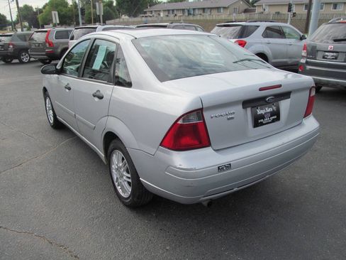 Used 2007 Ford Focus SE FWD image 3