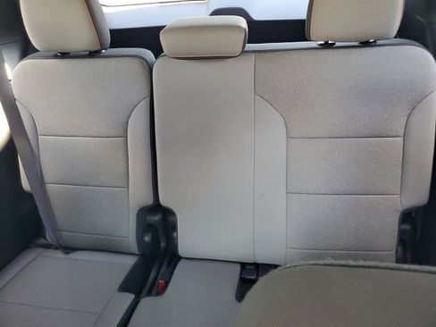 Used 2025 Chevrolet Traverse LT FWD image 11