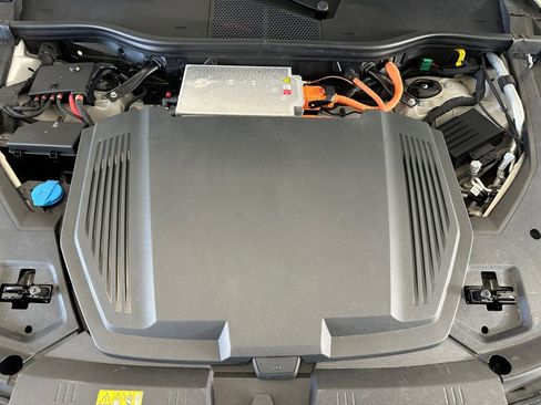 Used 2021 Audi e-tron Premium w/ Convenience Plus Package image 32