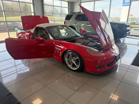 Used 2010 Chevrolet Corvette Grand Sport w/ Preferred Equipment Group RWD image 12