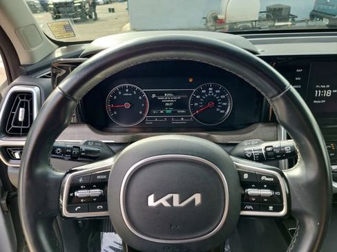 Used 2023 Kia Sorento EX w/ Panoramic Sunroof Package image 17