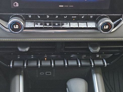 Used 2024 Chevrolet Colorado ZR2 w/ ZR2 Bison Edition image 20