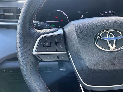 Used 2022 Toyota Sienna XSE image 25