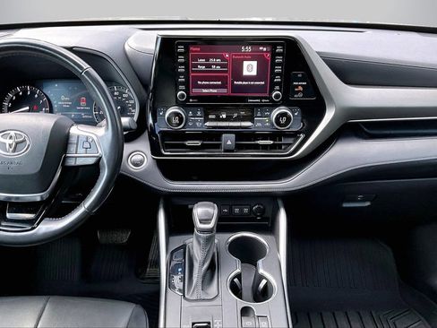 Used 2021 Toyota Highlander XLE FWD image 12