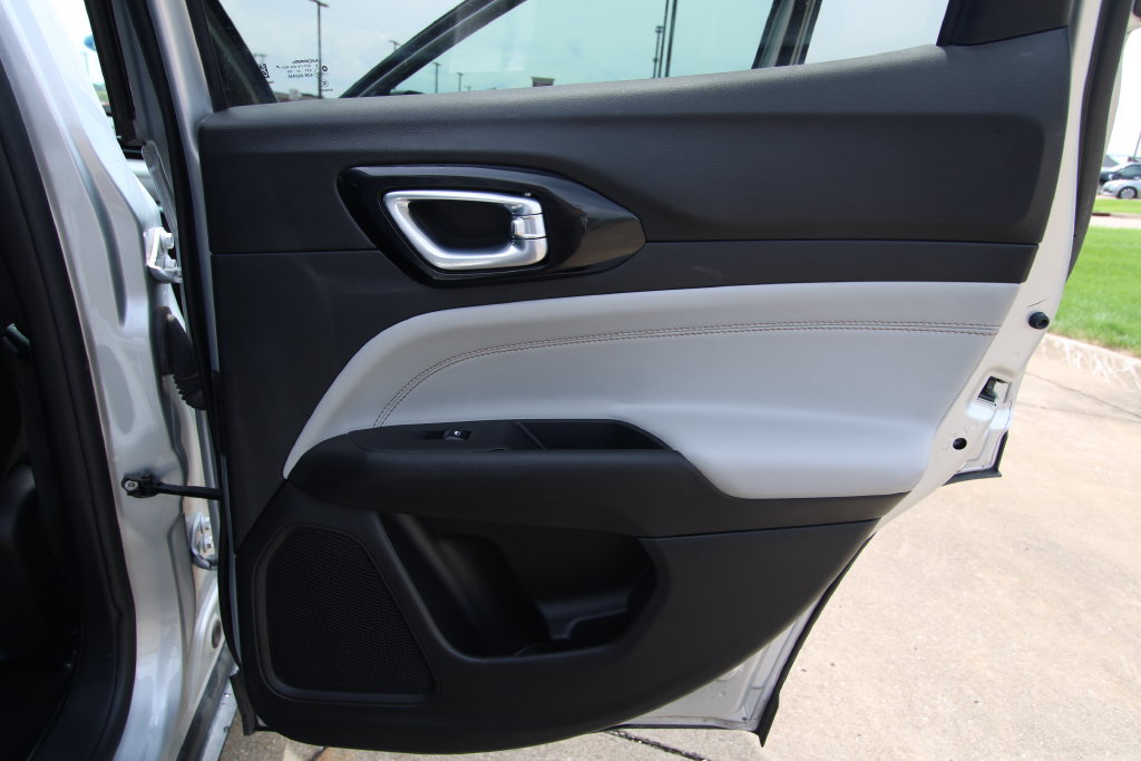 Used 2025 Jeep Compass Limited AWD/4WD image 39