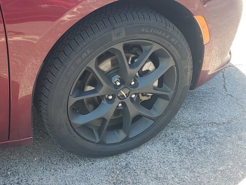 Used 2021 Chrysler Pacifica Touring-L w/ Uconnect Theater Family Group AWD/4WD image 7