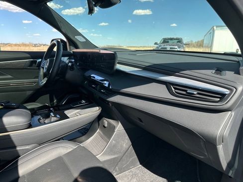 Used 2025 Buick Enclave Avenir w/ Super Cruise Package image 31