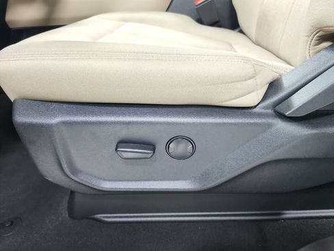 Used 2024 Ford Expedition XLT RWD image 20