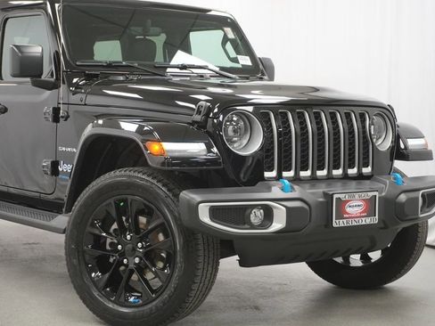 Used 2023 Jeep Wrangler Unlimited Sahara w/ Cold Weather Group image 3