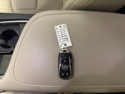 Used 2019 Buick Enclave Essence w/ LPO, Sport Appearance Package FWD image 23