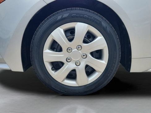 Used 2023 Toyota Corolla LE FWD image 27