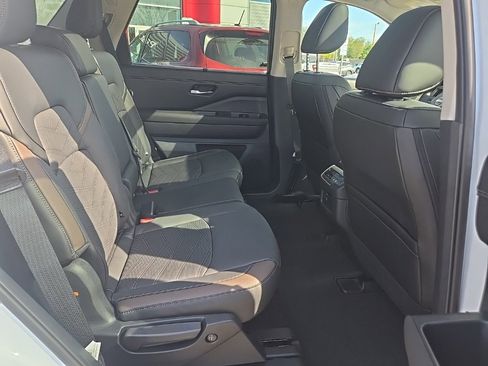 New 2025 Nissan Pathfinder Platinum w/ Lighting Package (N92) image 33