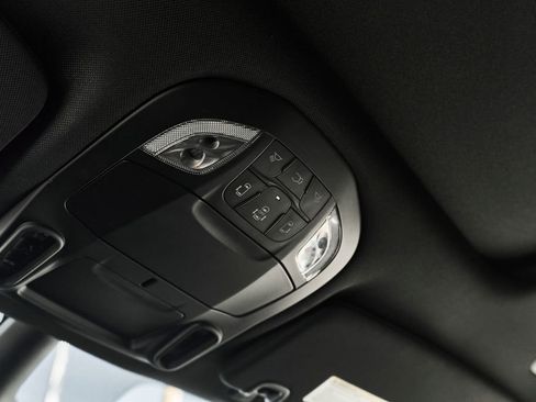 Used 2025 Chrysler Pacifica Limited image 41