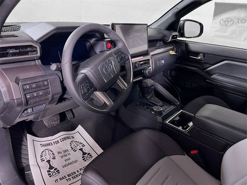 Used 2025 Toyota Tacoma TRD Off-Road image 10