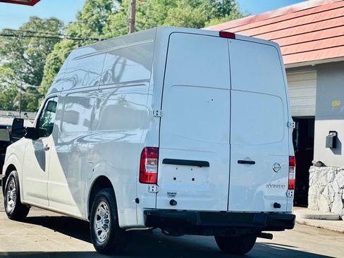 Used 2018 Nissan NV 3500 SV image 8