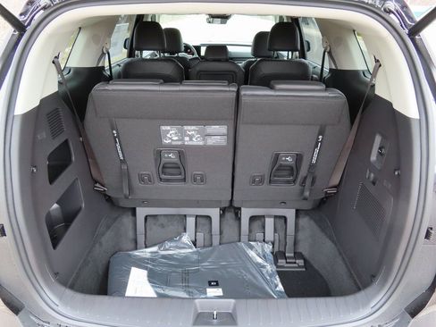 New 2026 Kia Carnival EX FWD image 17