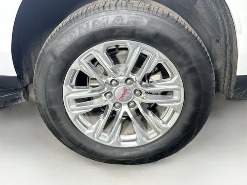 Used 2024 GMC Yukon XL SLT image 11