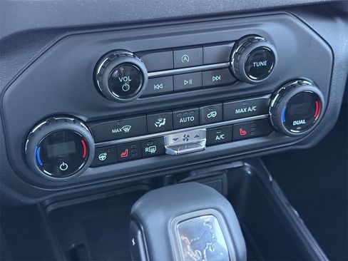 New 2025 Ford Bronco Outer Banks image 41