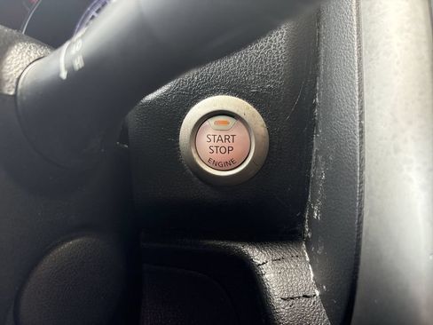 Used 2013 Nissan Versa FWD image 15
