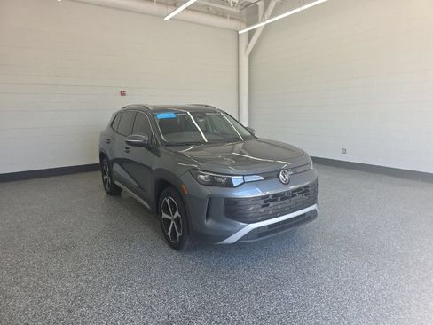Certified 2025 Volkswagen Tiguan SE w/ Panoramic Sunroof Package AWD/4WD image 7