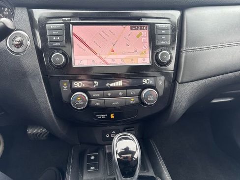 Used 2020 Nissan Rogue SL w/ Premium Package image 22