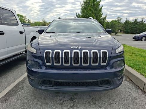 Used 2016 Jeep Cherokee Latitude w/ Cold Weather Group AWD/4WD image 2