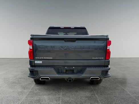 Used 2019 Chevrolet Silverado 1500 Custom w/ Custom Value Package AWD/4WD image 5