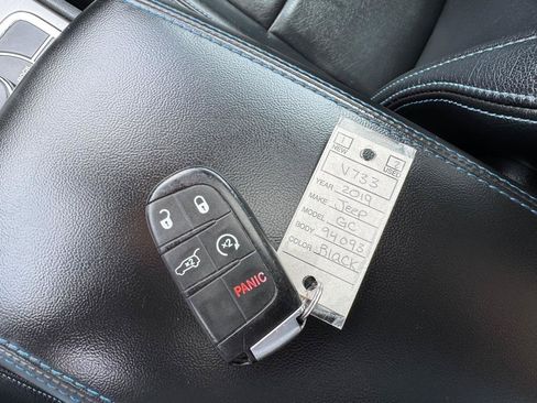 Used 2019 Jeep Grand Cherokee Laredo AWD/4WD image 35