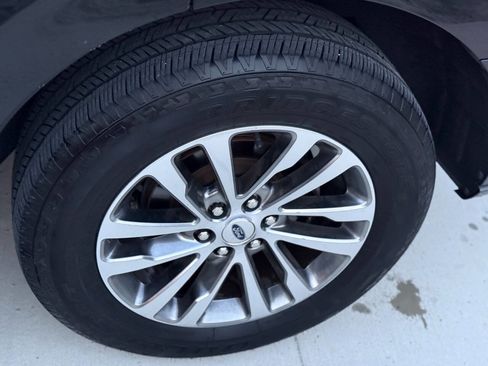 Used 2018 Ford Expedition Limited w/ Equipment Group 301A AWD/4WD image 10