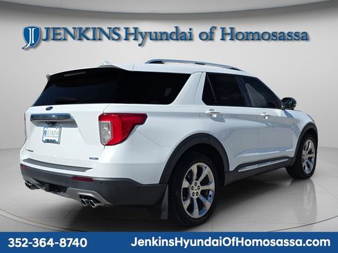 Used 2020 Ford Explorer Platinum w/ Premium Technology Package image 3